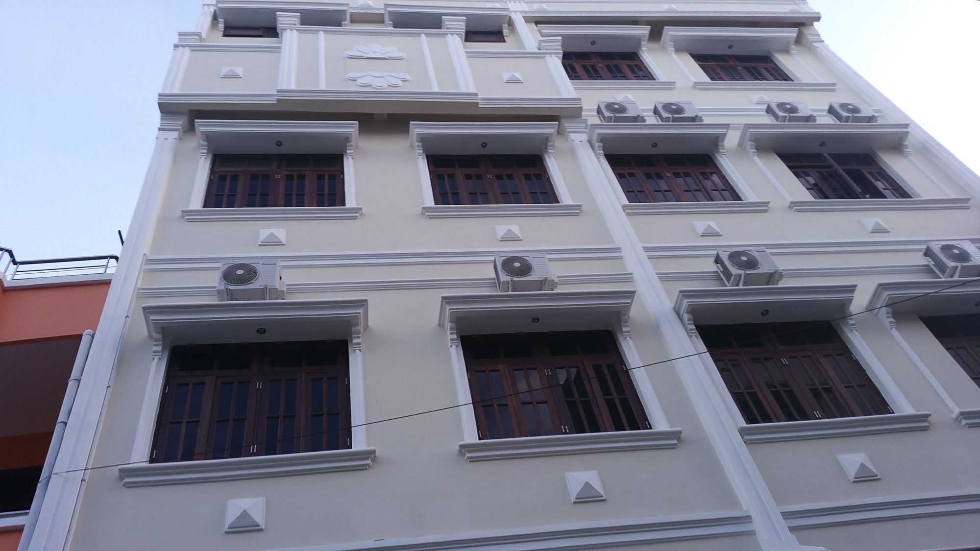 Legenda Beril Hostel Makassar Extérieur photo
