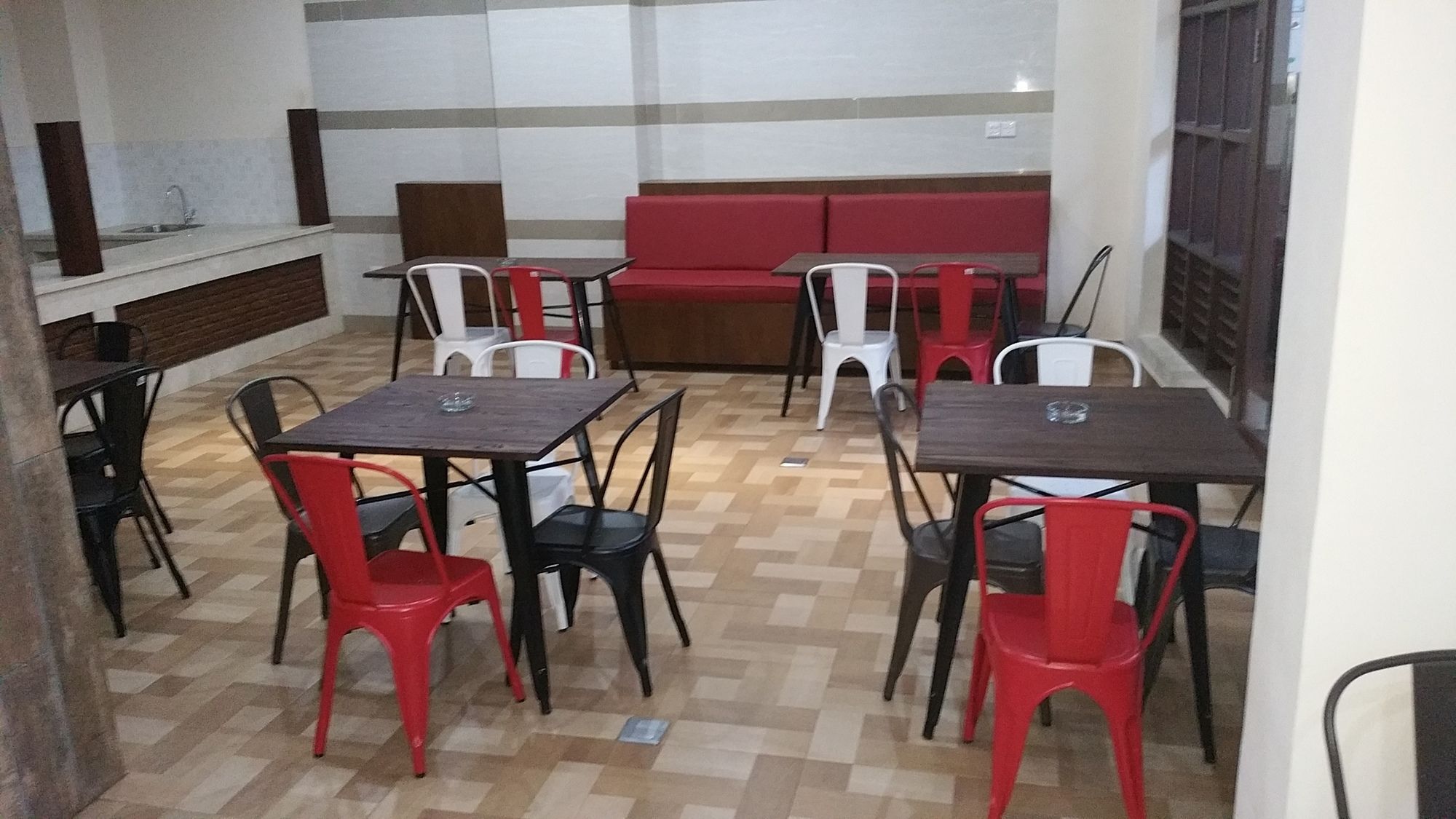 Legenda Beril Hostel Makassar Extérieur photo